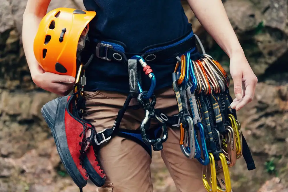 BUYING A CLIMBING HARNESS: WHAT TO KNOW